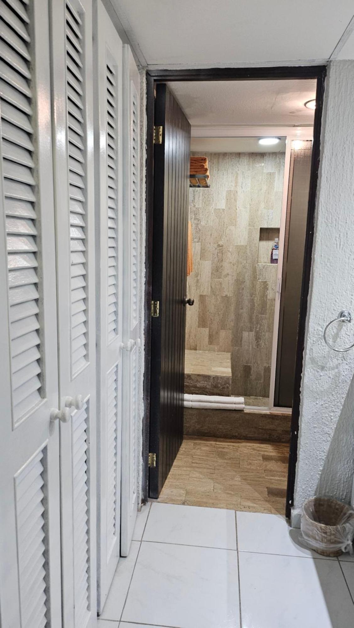 Front Apartment *